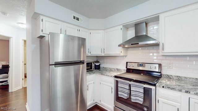 566 Hilltop Terrace, Tallmadge, OH 44278
