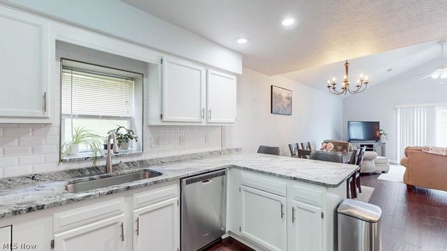566 Hilltop Terrace, Tallmadge, OH 44278