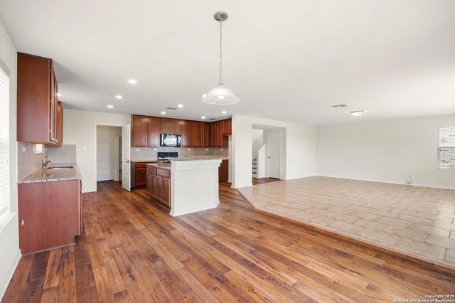 1306 Hummingbird, San Antonio, TX 78245