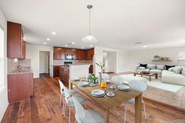 1306 Hummingbird, San Antonio, TX 78245