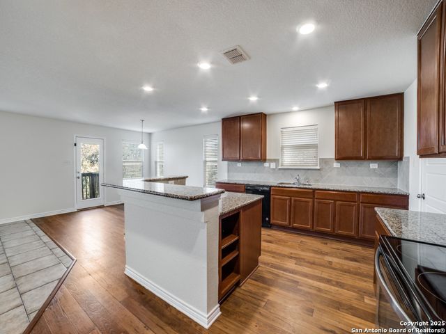 1306 Hummingbird, San Antonio, TX 78245