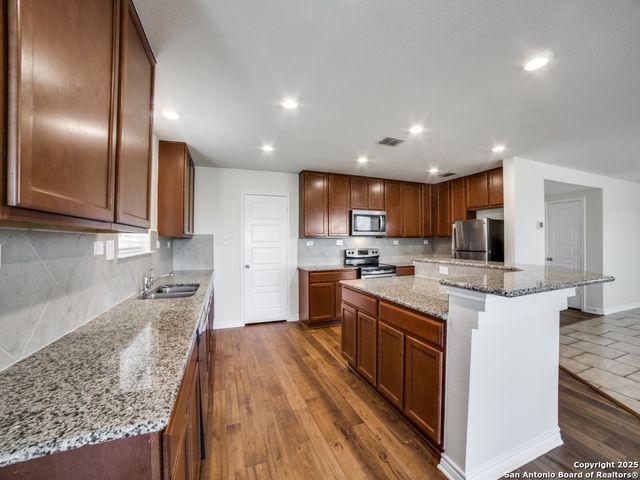 1306 Hummingbird, San Antonio, TX 78245