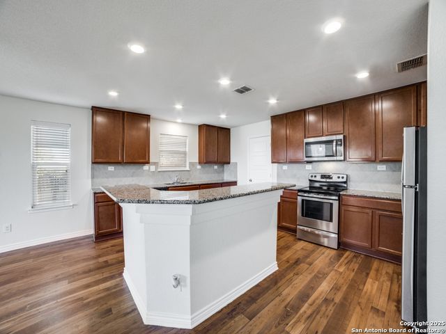 1306 Hummingbird, San Antonio, TX 78245