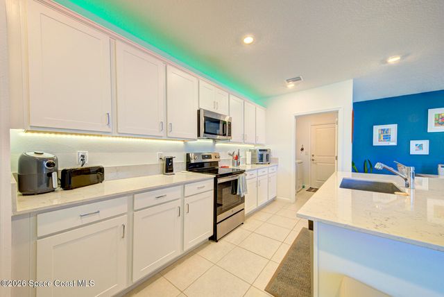 712 Papillon Street SW, Palm Bay, FL 32908