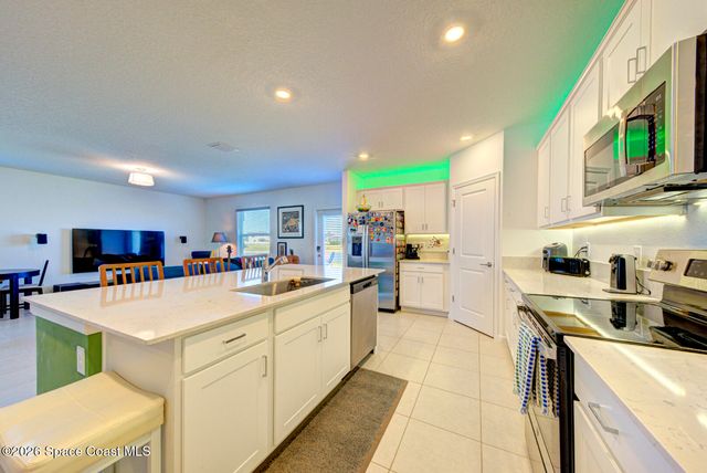 712 Papillon Street SW, Palm Bay, FL 32908