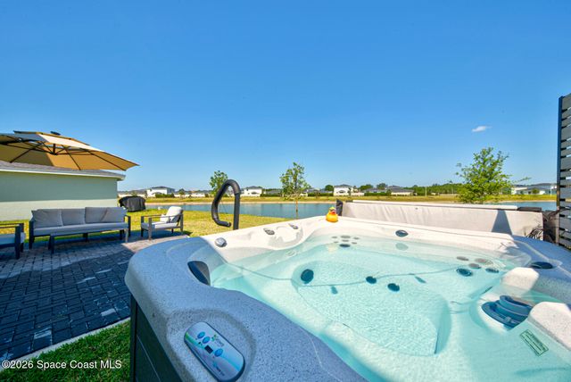 712 Papillon Street SW, Palm Bay, FL 32908