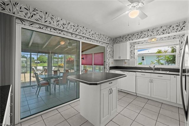 4402 SE 1st PL, Cape Coral, FL 33904