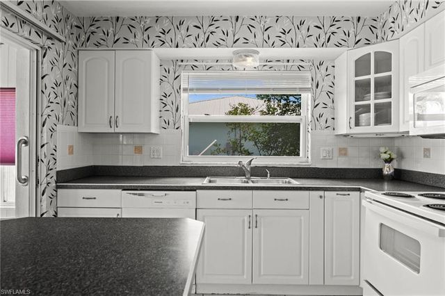 4402 SE 1st PL, Cape Coral, FL 33904