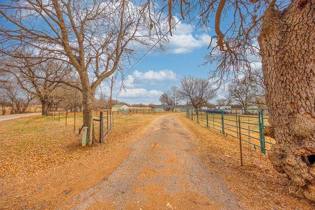 9517 County Road 419, Grandview, TX 76050