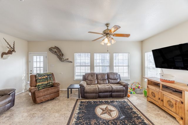 9517 County Road 419, Grandview, TX 76050