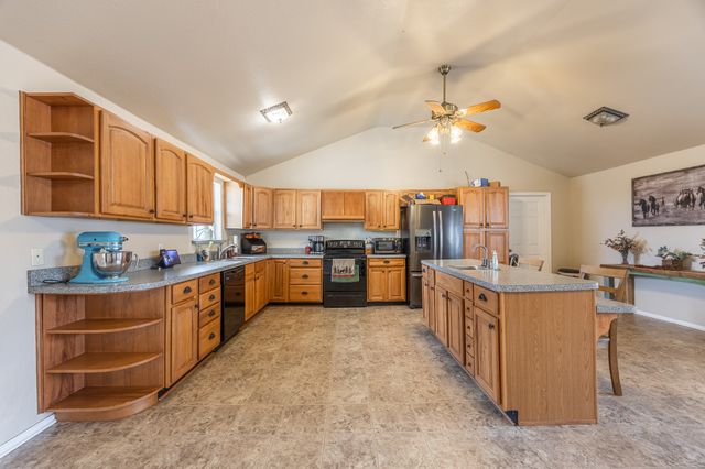 9517 County Road 419, Grandview, TX 76050