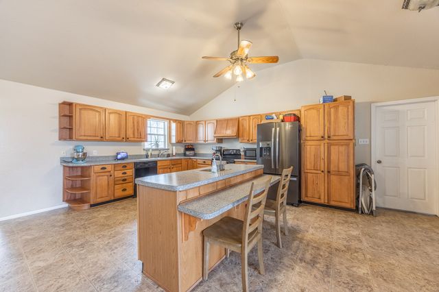 9517 County Road 419, Grandview, TX 76050