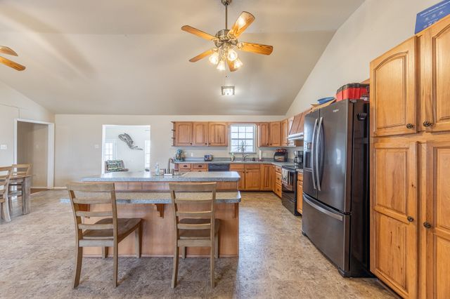 9517 County Road 419, Grandview, TX 76050