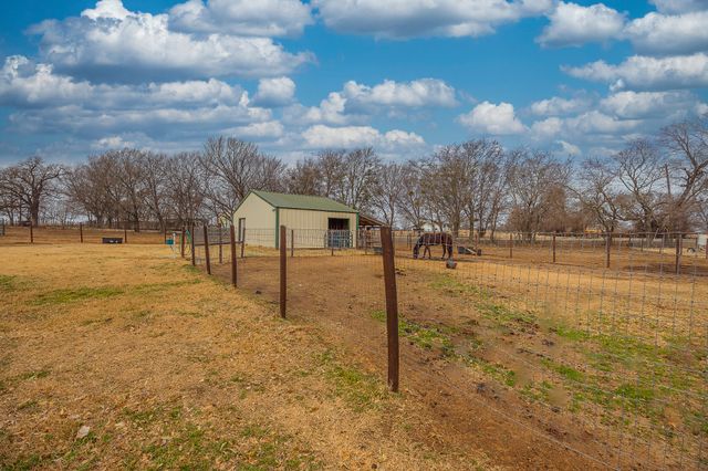 9517 County Road 419, Grandview, TX 76050