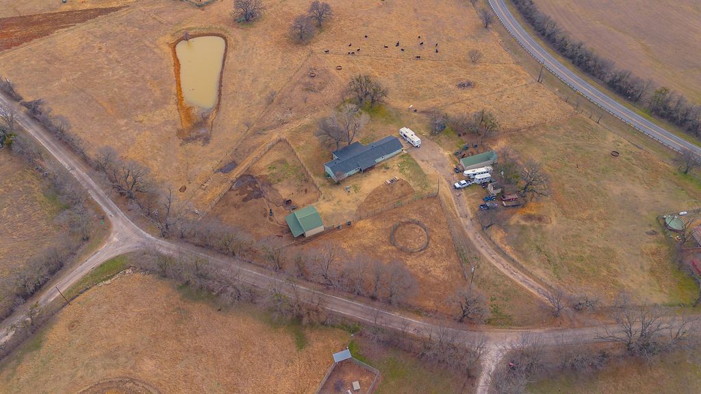 9517 County Road 419, Grandview, TX 76050