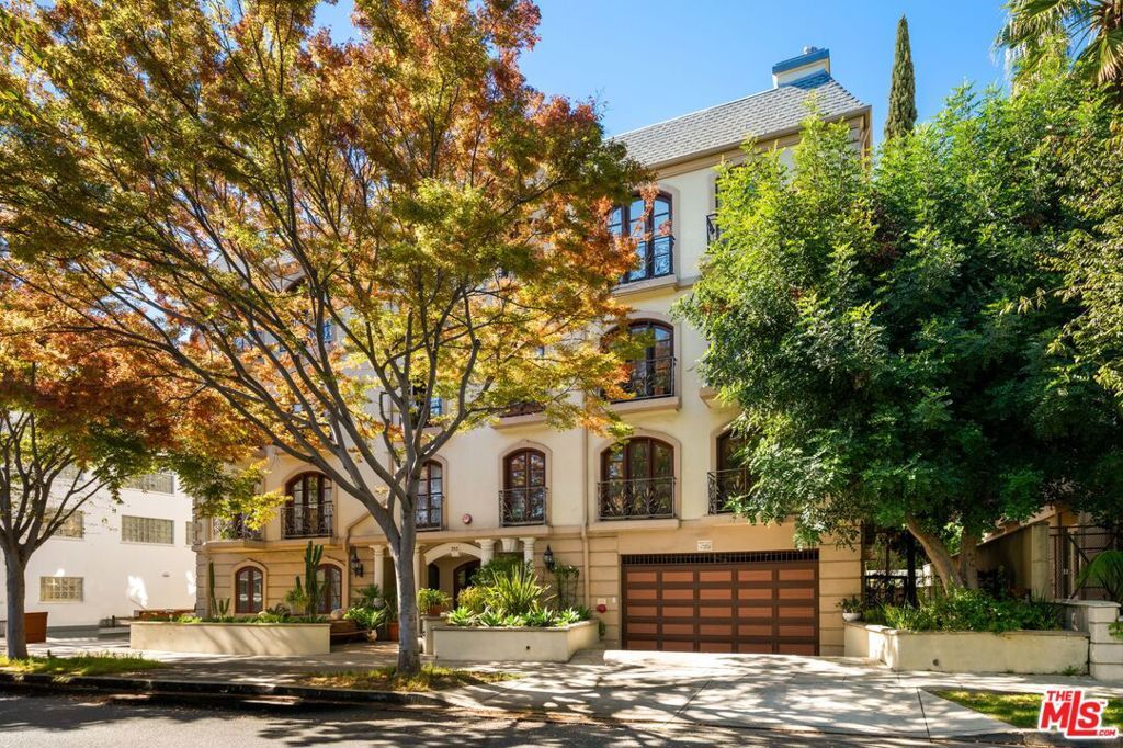 353 S Reeves Drive 202, Beverly Hills, CA 90212