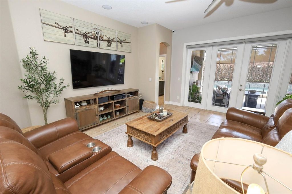 Image 11 of property listing at 3956 ISLE VISTA AVENUE, Belle Isle, FL 32812