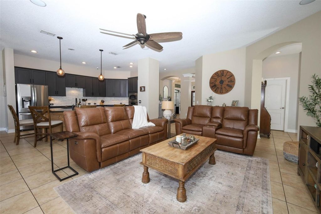 Image 13 of property listing at 3956 ISLE VISTA AVENUE, Belle Isle, FL 32812