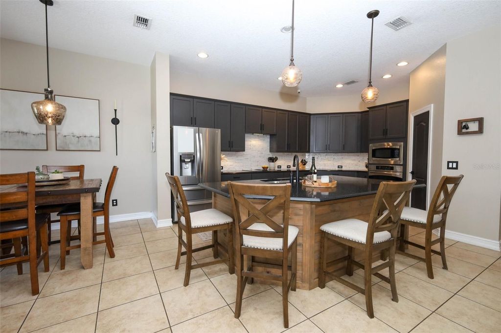 Image 18 of property listing at 3956 ISLE VISTA AVENUE, Belle Isle, FL 32812