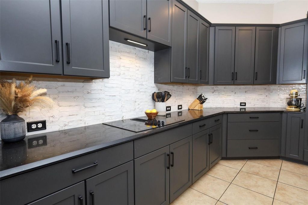 Image 19 of property listing at 3956 ISLE VISTA AVENUE, Belle Isle, FL 32812