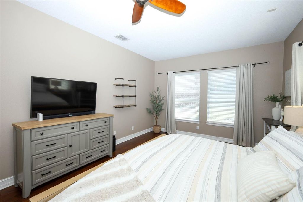 Image 22 of property listing at 3956 ISLE VISTA AVENUE, Belle Isle, FL 32812