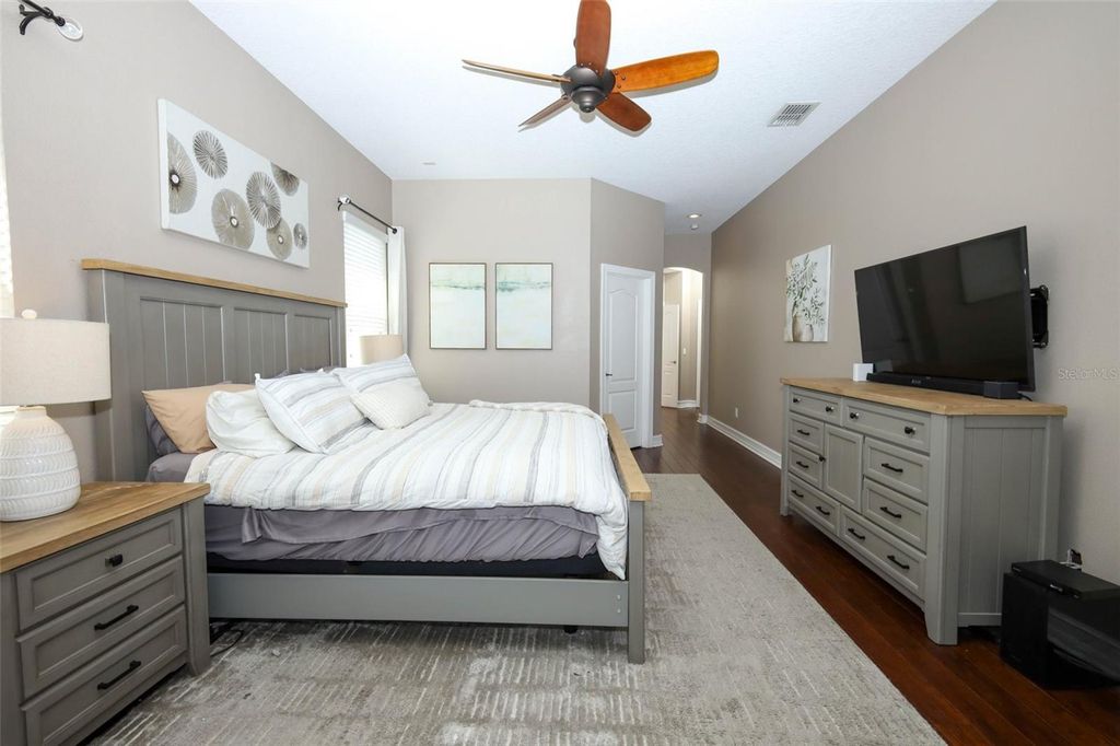 Image 23 of property listing at 3956 ISLE VISTA AVENUE, Belle Isle, FL 32812