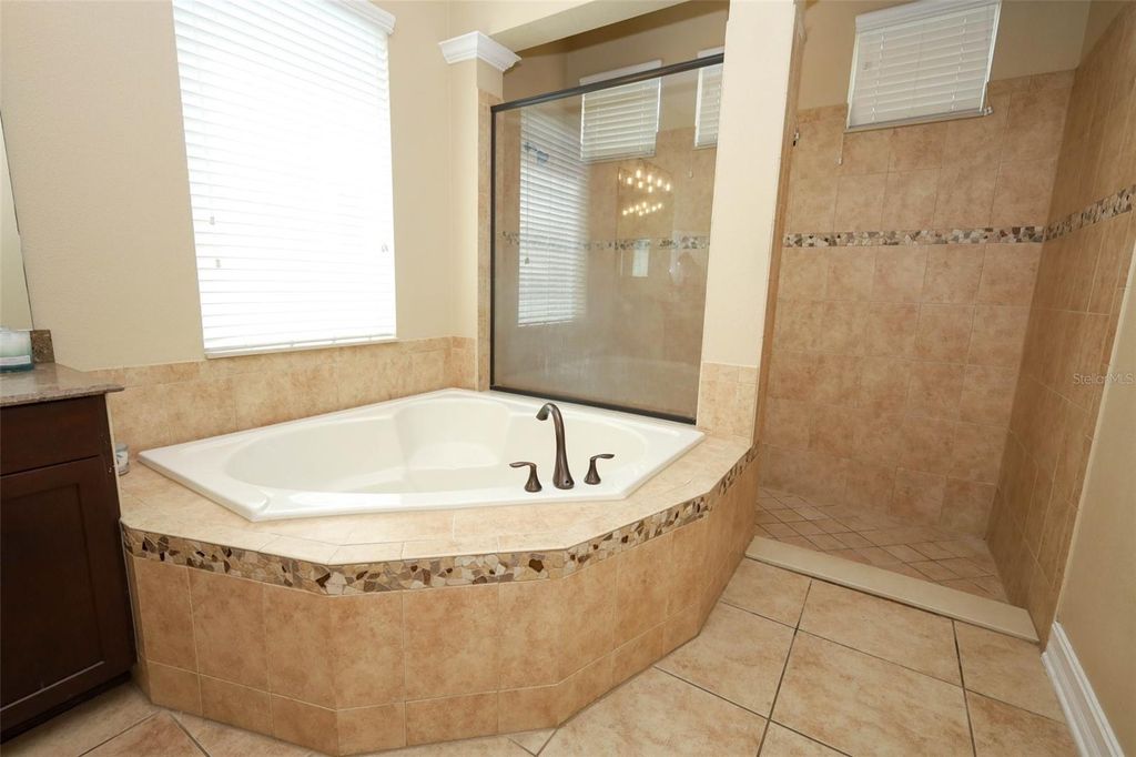 Image 26 of property listing at 3956 ISLE VISTA AVENUE, Belle Isle, FL 32812