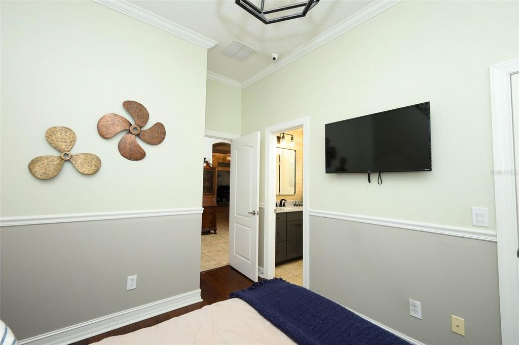 Image 35 of property listing at 3956 ISLE VISTA AVENUE, Belle Isle, FL 32812