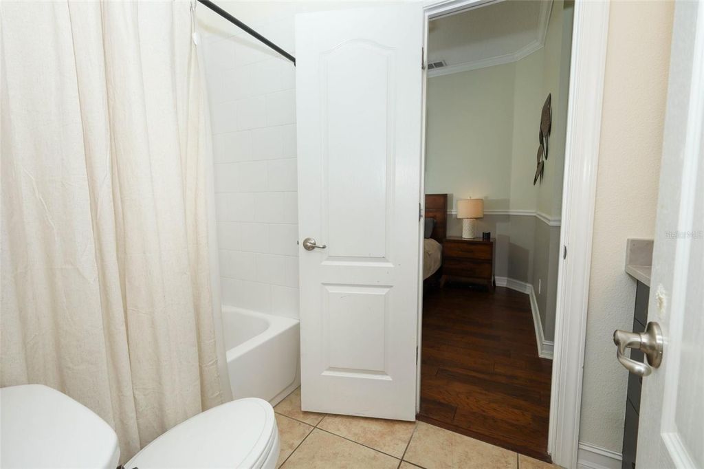 Image 36 of property listing at 3956 ISLE VISTA AVENUE, Belle Isle, FL 32812