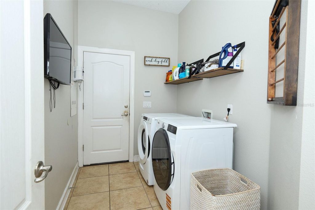 Image 40 of property listing at 3956 ISLE VISTA AVENUE, Belle Isle, FL 32812