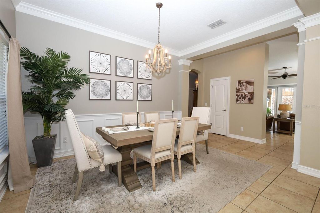 Image 10 of property listing at 3956 ISLE VISTA AVENUE, Belle Isle, FL 32812