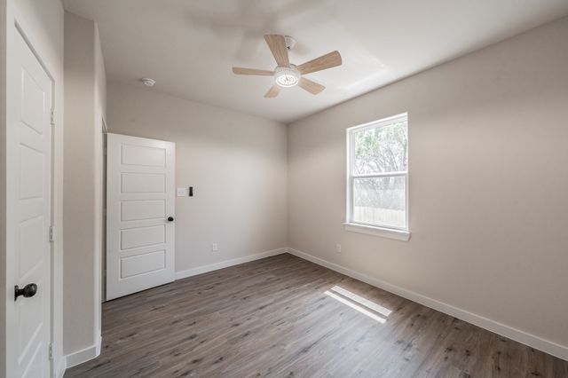 5622 Barkridge Drive, Granbury, TX 76048