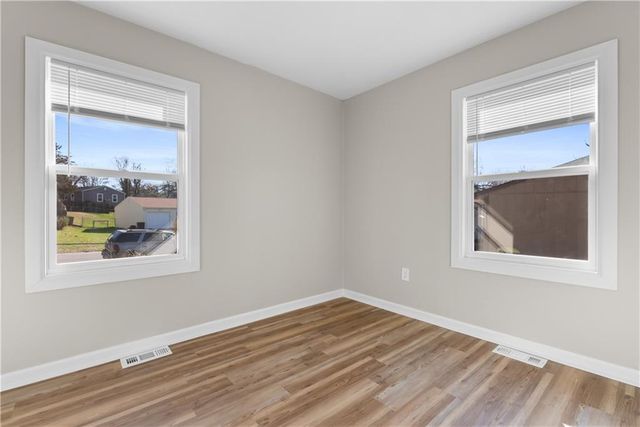 804 N 83rd Drive, Kansas City, KS 66112