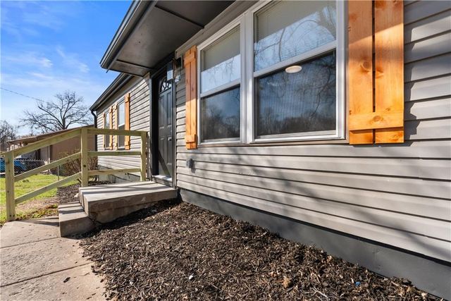 804 N 83rd Drive, Kansas City, KS 66112