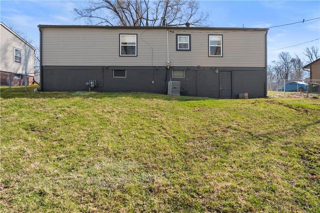 804 N 83rd Drive, Kansas City, KS 66112