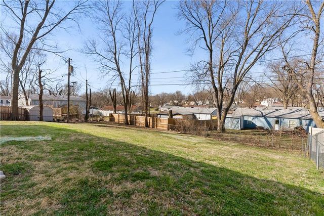 804 N 83rd Drive, Kansas City, KS 66112