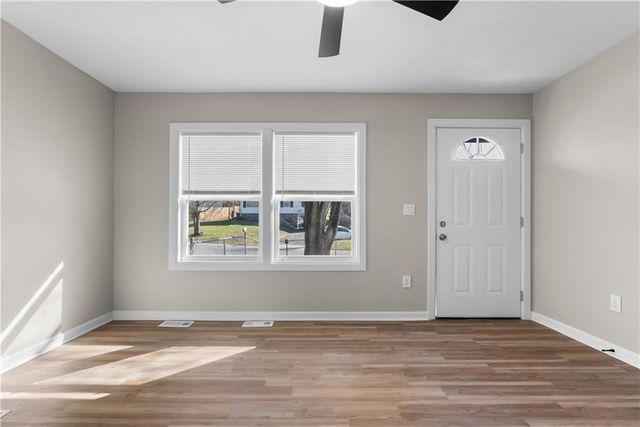 804 N 83rd Drive, Kansas City, KS 66112