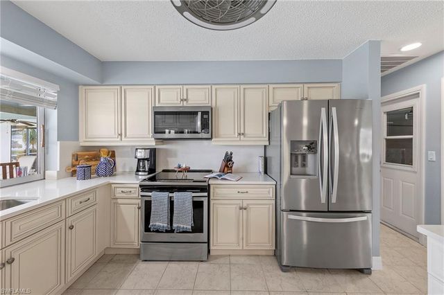 5240 SW 2nd PL, Cape Coral, FL 33914