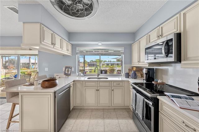 5240 SW 2nd PL, Cape Coral, FL 33914