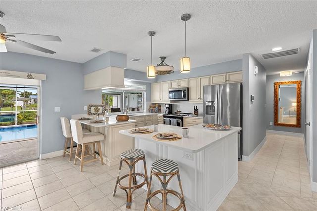 5240 SW 2nd PL, Cape Coral, FL 33914
