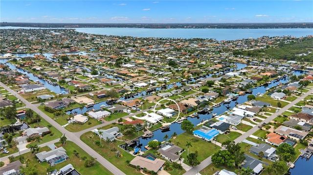 5240 SW 2nd PL, Cape Coral, FL 33914