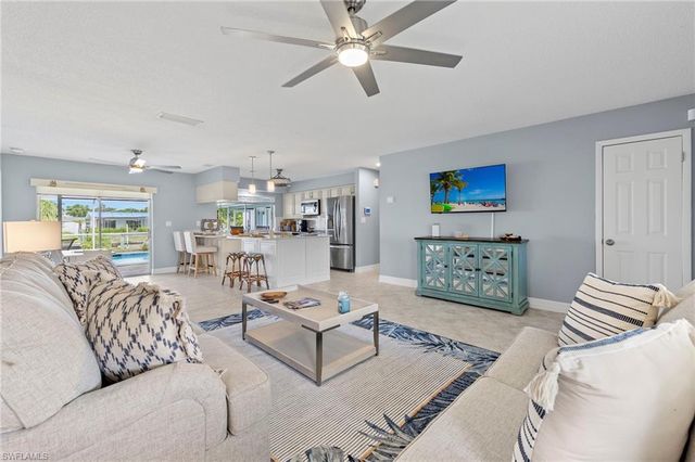 5240 SW 2nd PL, Cape Coral, FL 33914