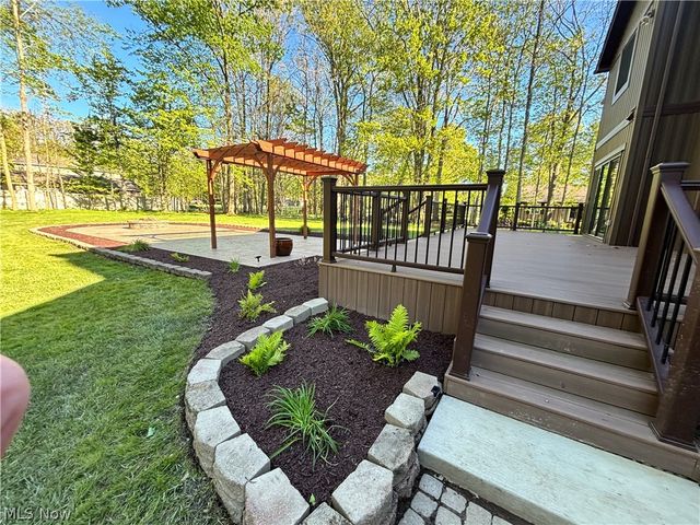 7447 McLELLAN Drive, Walton Hills, OH 44146