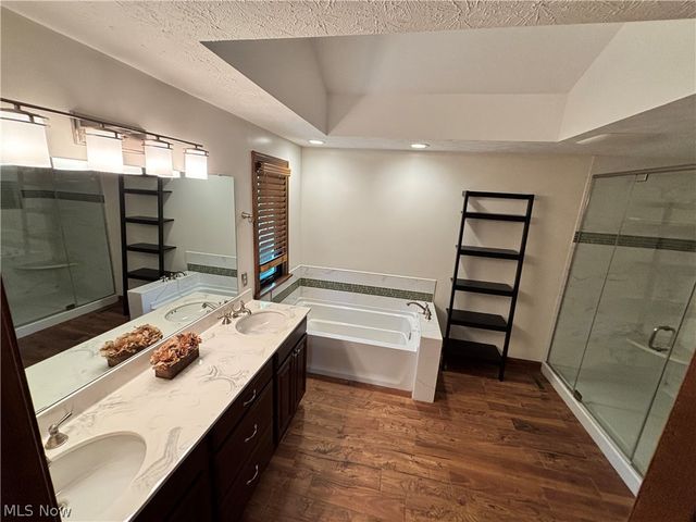 7447 McLELLAN Drive, Walton Hills, OH 44146