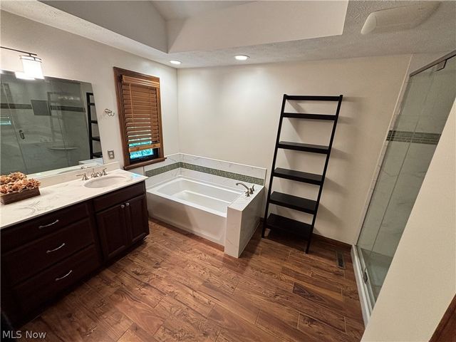 7447 McLELLAN Drive, Walton Hills, OH 44146