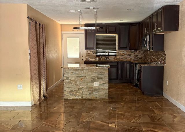 212 BASSEDENA CIRCLE S, Lakeland, FL 33805