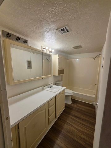 709 SW Garfield Ave, Lawton, OK 73501