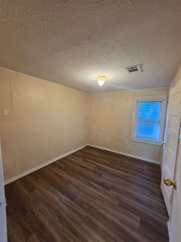 709 SW Garfield Ave, Lawton, OK 73501