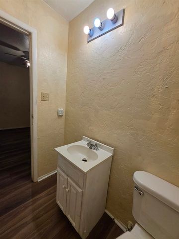 709 SW Garfield Ave, Lawton, OK 73501