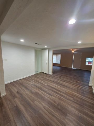 709 SW Garfield Ave, Lawton, OK 73501